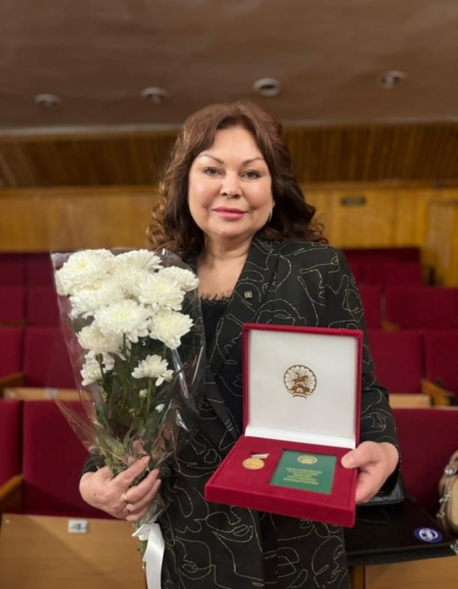 Ләйсән КӘРИМОВА: “ИҢ ТӘҮГЕ ТАМАШАСЫЛАРЫМ – БАЛАЛАРЫМ, ИҢ ТОҒРО ФАНАТЫМ – ИРЕМ”