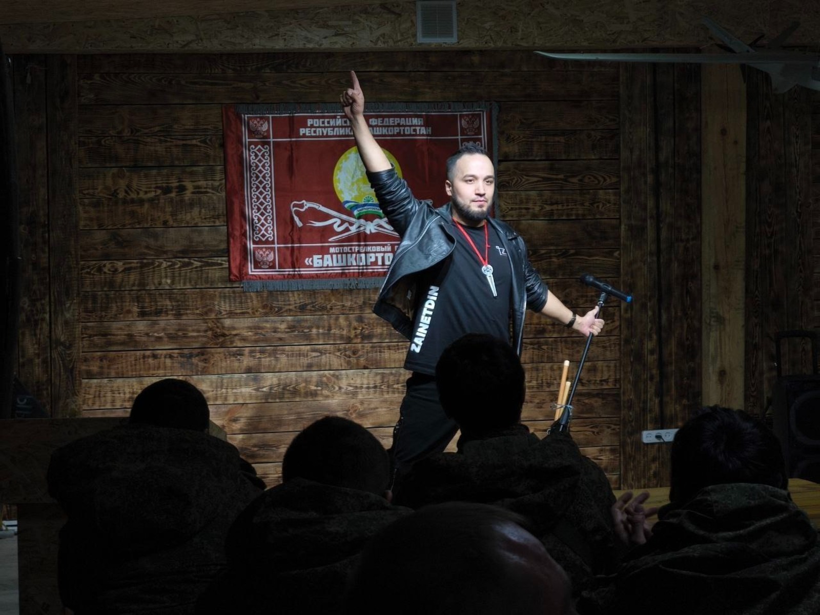 Зәйнетдин МХО биләмәһендә яугирҙәргә концерт ҡуйған