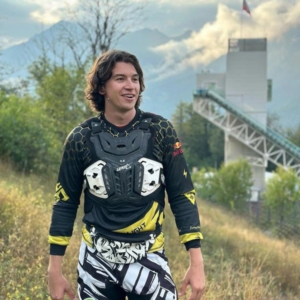 Адель-Һомайҙың күңелен кем яулаған?