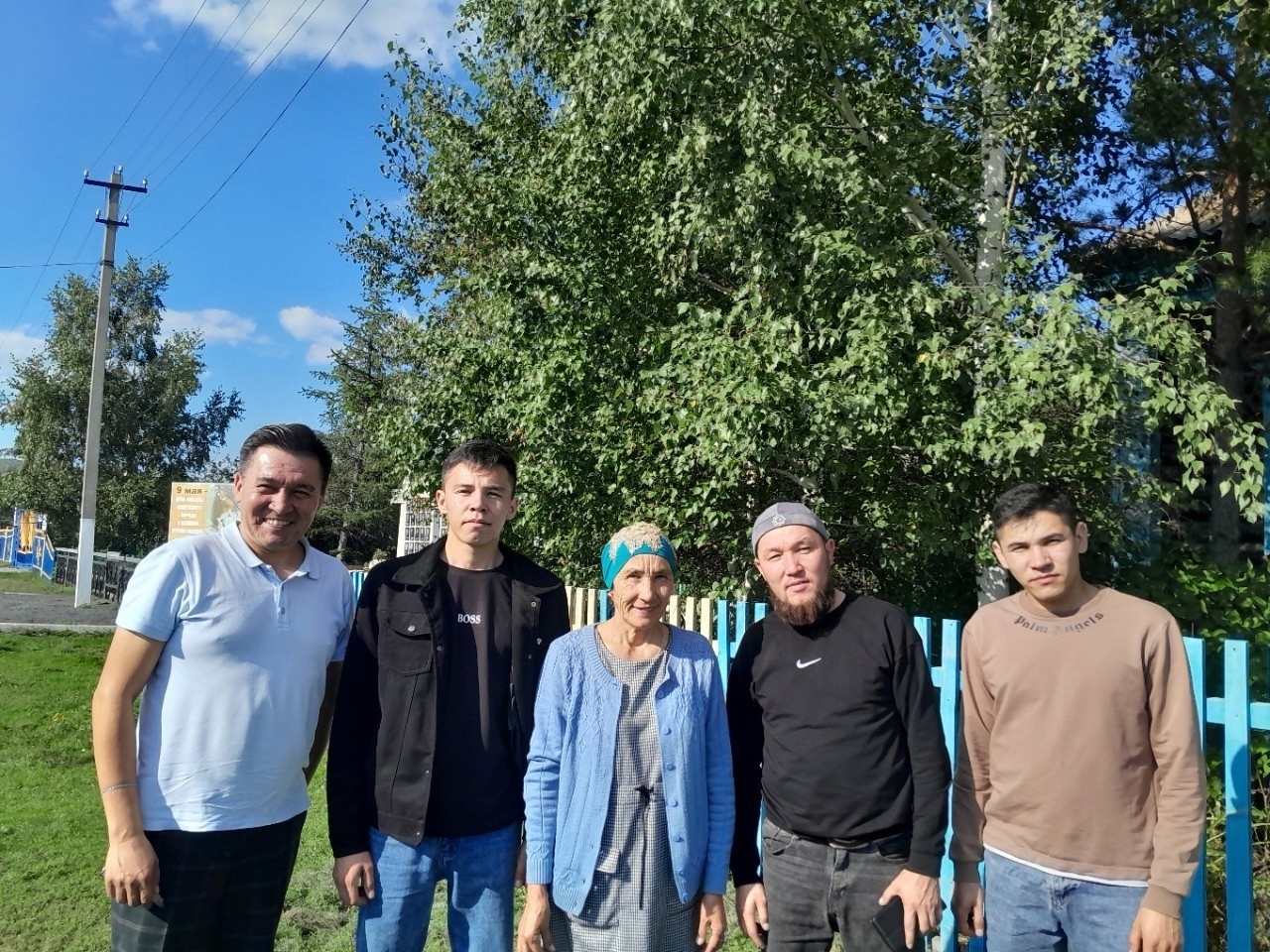 Бер ғаиләнән - дүрт йырсы егет!