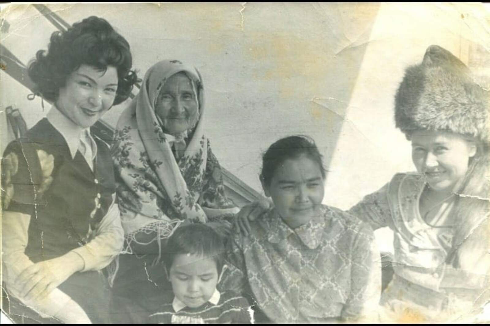 Был тарихи фотоның артына ошолай тип яҙылған: