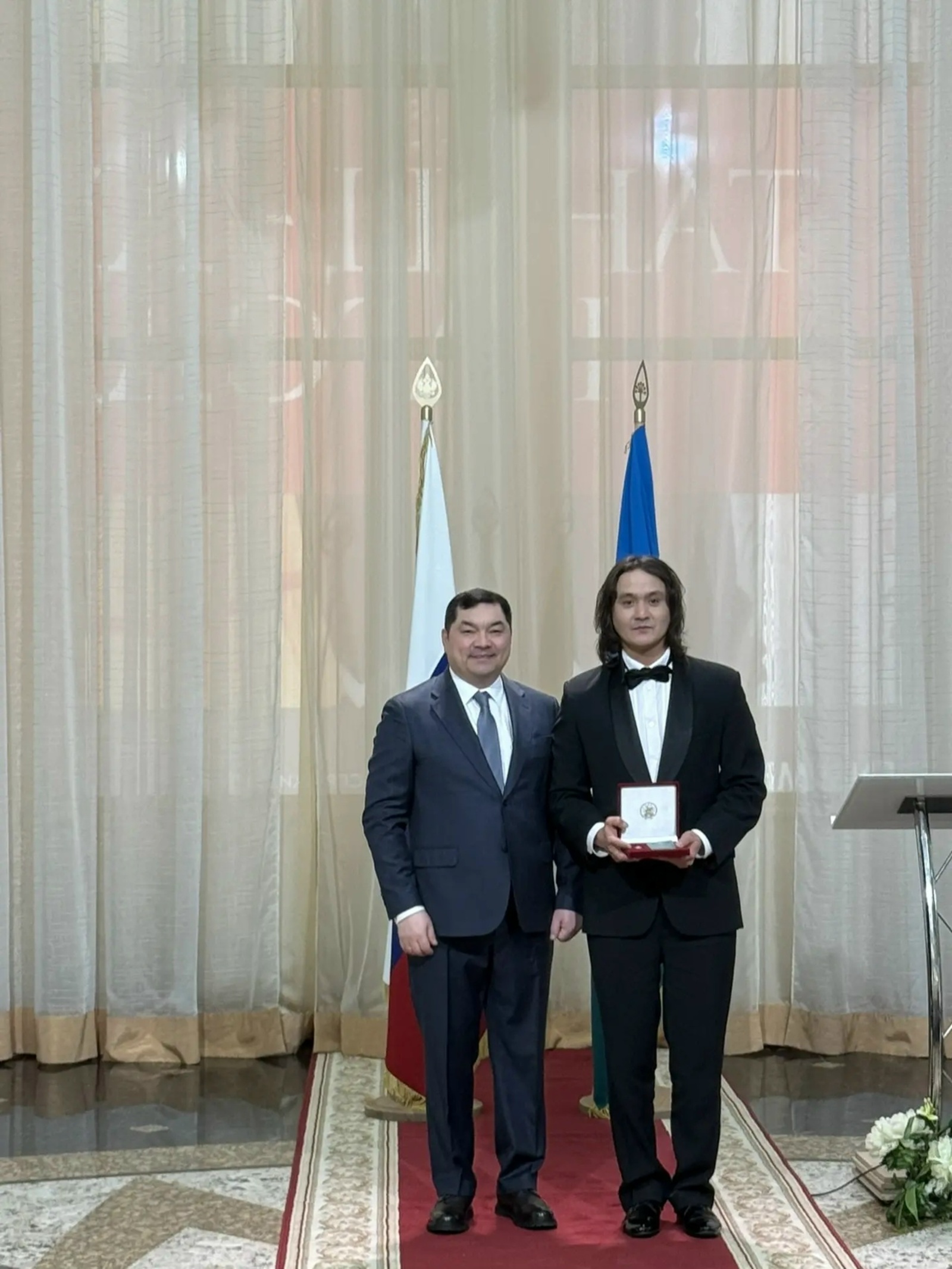 Бөгөн бер төркөм сәнғәт эшмәкәрҙәренә дәүләт наградалары тапшырылды