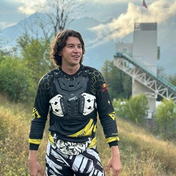 Адель-Һомайҙың күңелен кем яулаған?