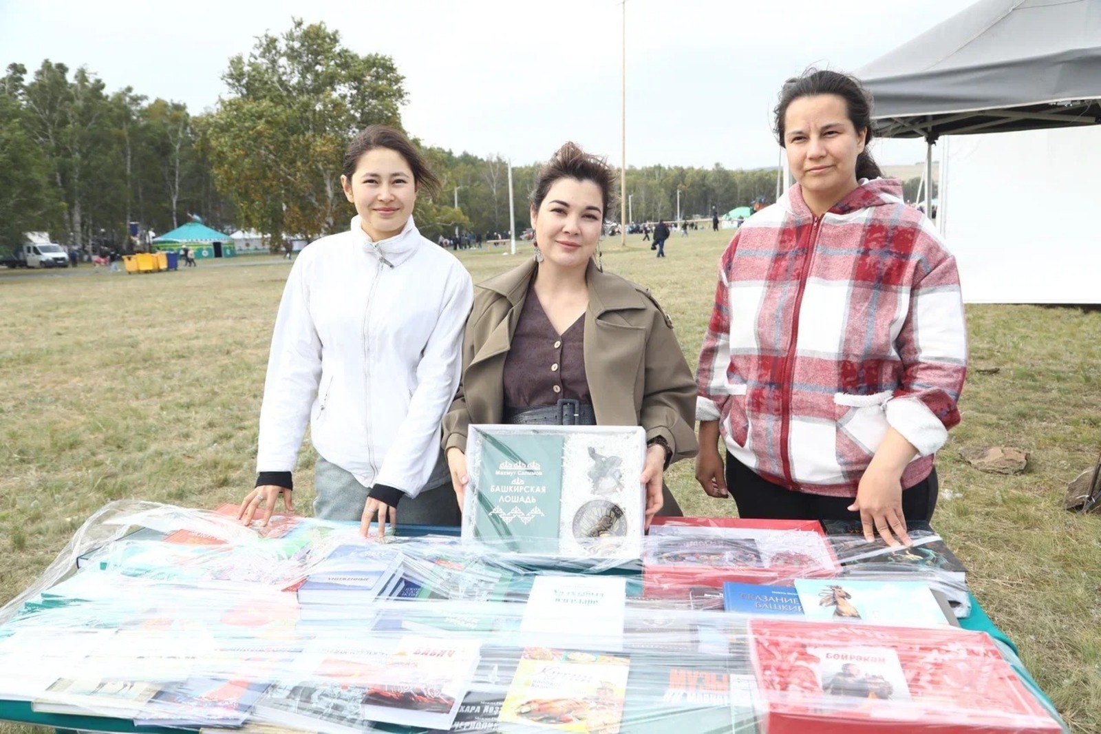 Издательство «Китап» представило на «Башҡорт аты» книги авторов Зауралья