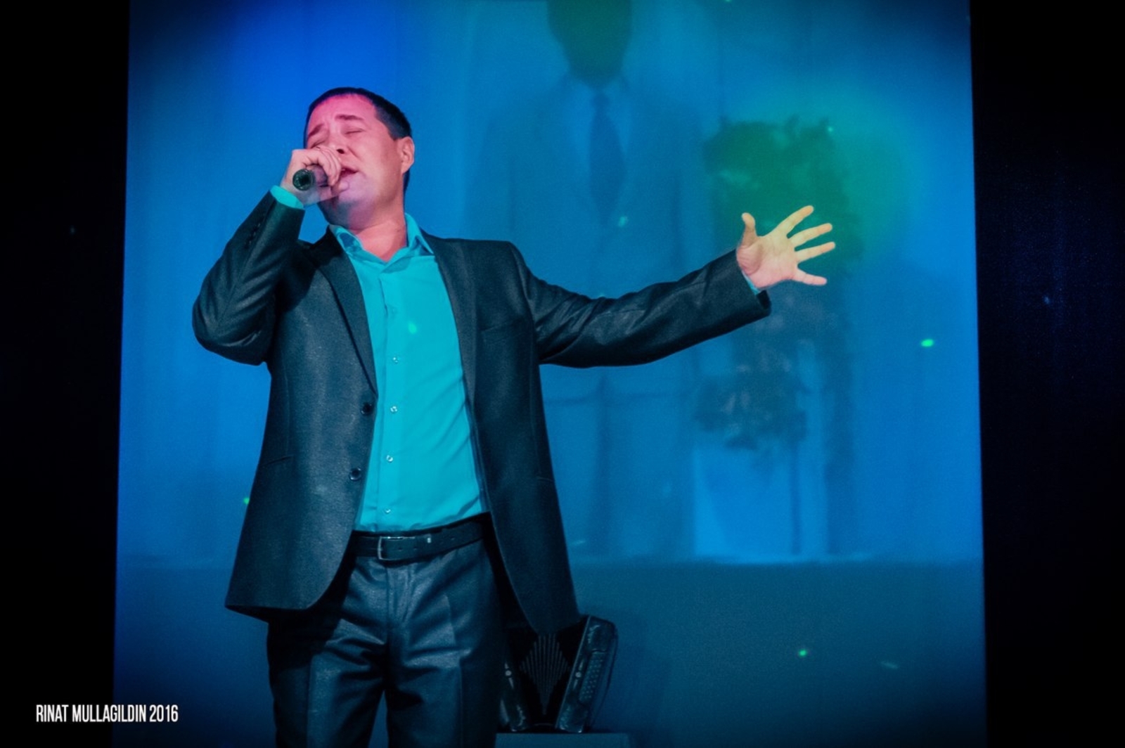 Альберттың күҙенә ни булған?