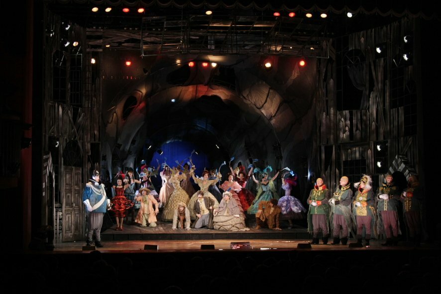 Свердловск дәүләт академия музыкаль комедия театры Өфөлә