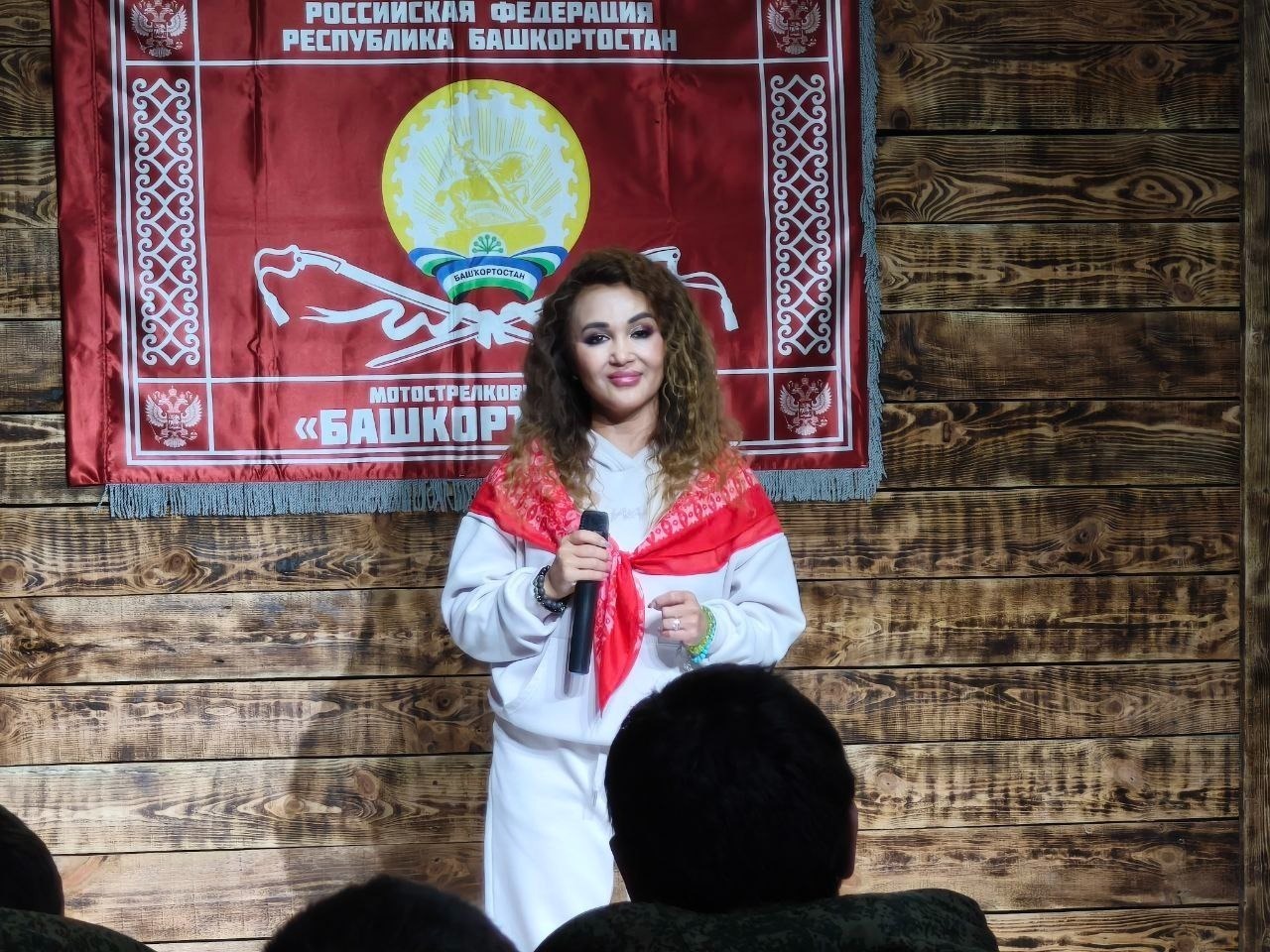 Зәйнетдин МХО биләмәһендә яугирҙәргә концерт ҡуйған