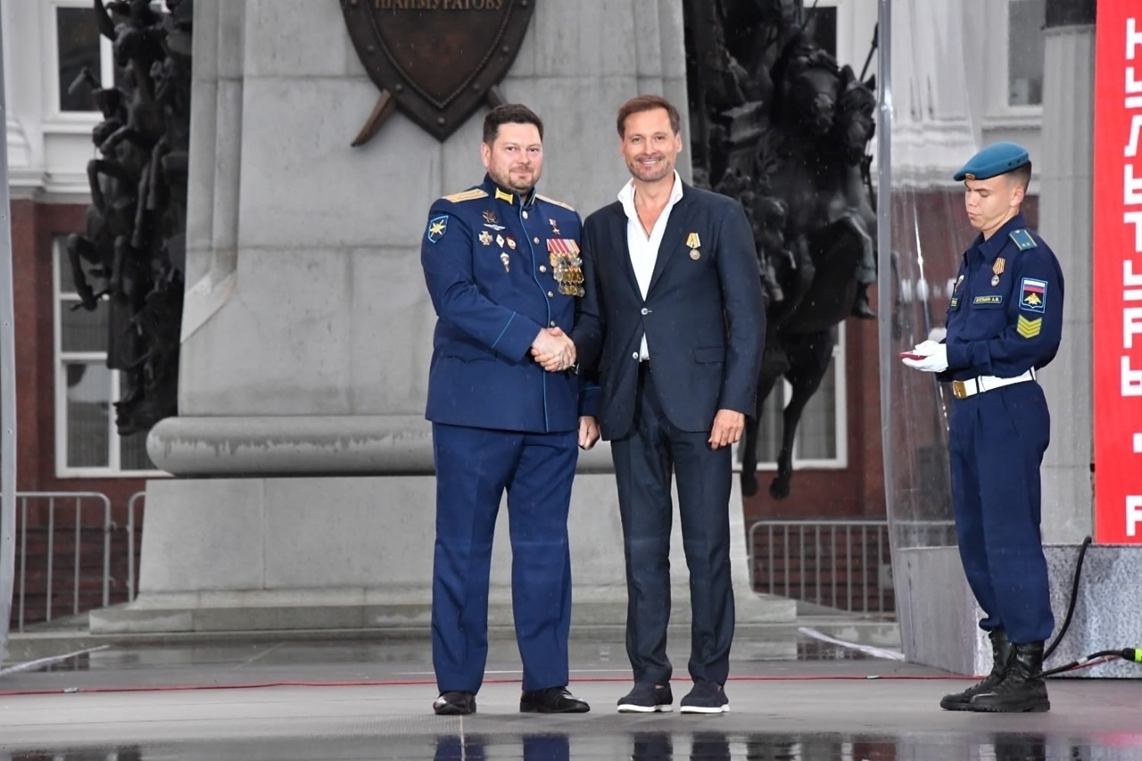 Асҡар Абдразаҡов  миҙал менән бүләкләнде