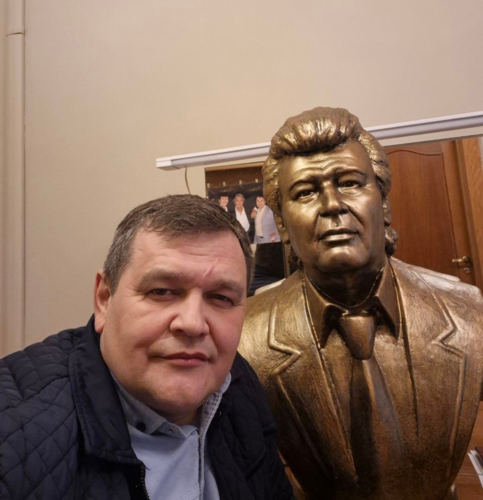 Артист көнө алдынан театрға Фидан Ғафаровтың бюсы ҡайтты