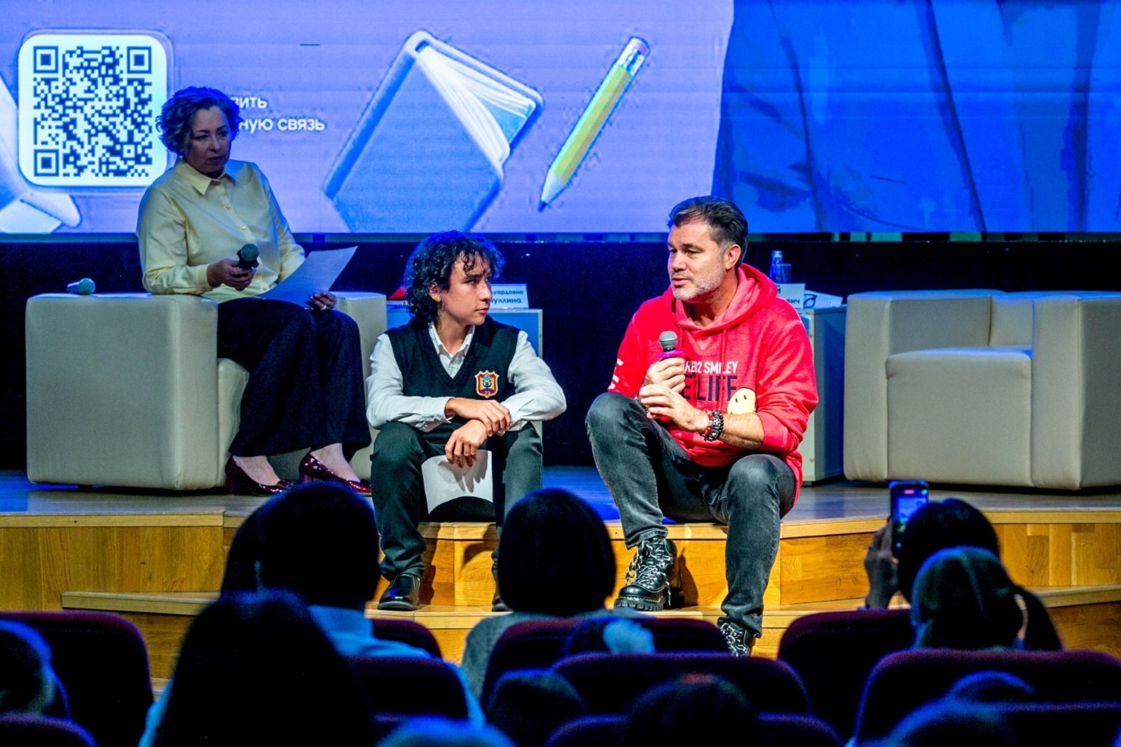 Писатель Олег Рой выступил перед уфимскими школьниками