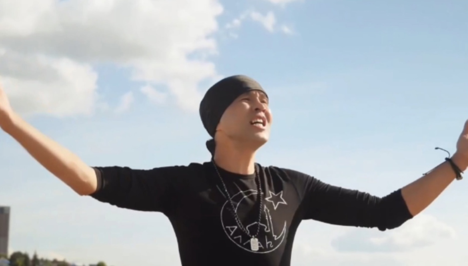 Рөстәм үҙенең  ижадын  юғарынан бүләк тип һанай