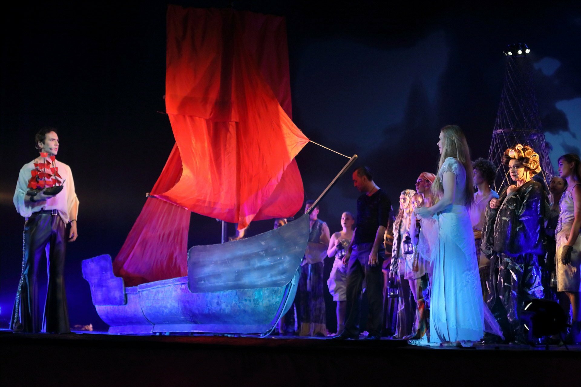 Свердловск дәүләт академия музыкаль комедия театры Өфөлә